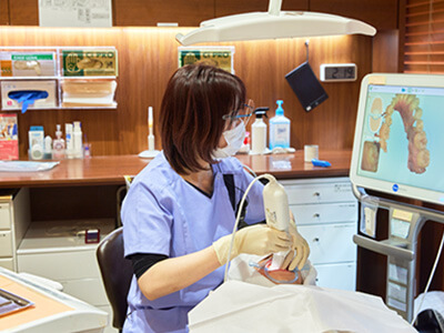 口腔内3Dスキャナーを使用し、確実性の高い矯正治療をご提供を表す画像